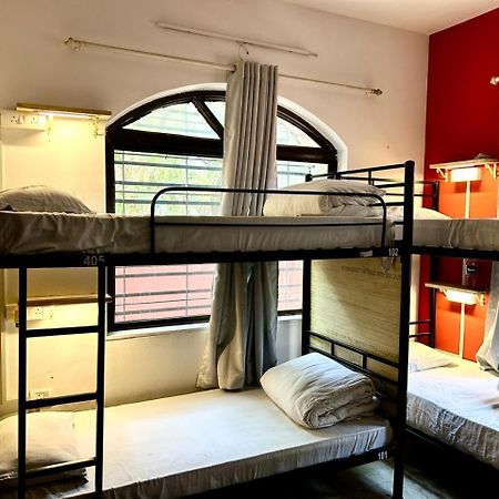 Hostel Lifespace- Twin Bungalow With Pods, Bunks, Private Rooms, Cowork & Cafe Pune Eksteriør billede