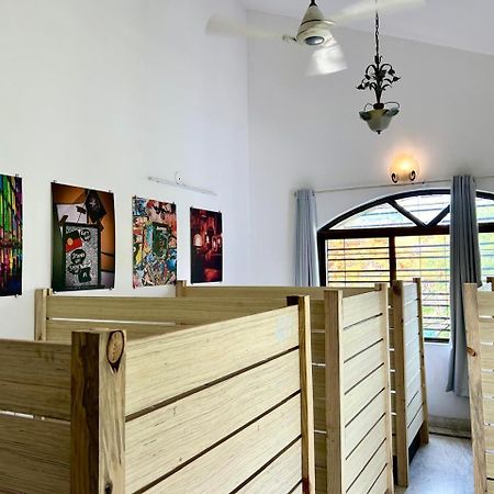 Hostel Lifespace- Twin Bungalow With Pods, Bunks, Private Rooms, Cowork & Cafe Pune Eksteriør billede
