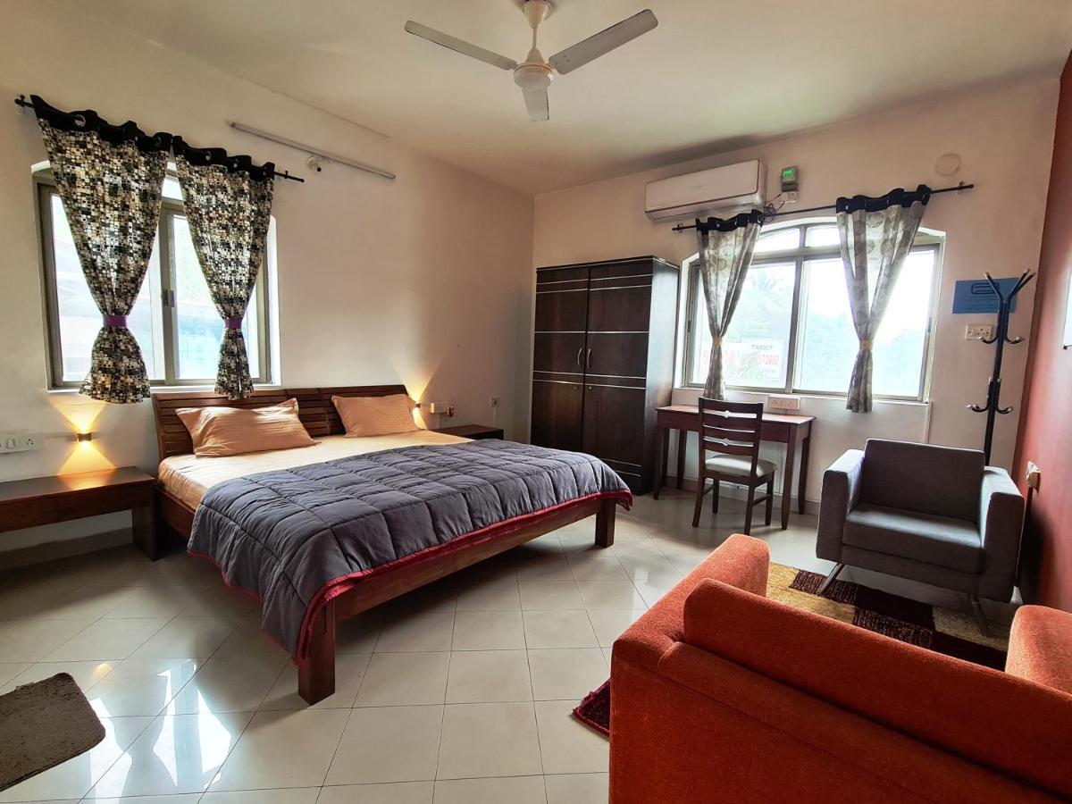 Hostel Lifespace- Twin Bungalow With Pods, Bunks, Private Rooms, Cowork & Cafe Pune Eksteriør billede