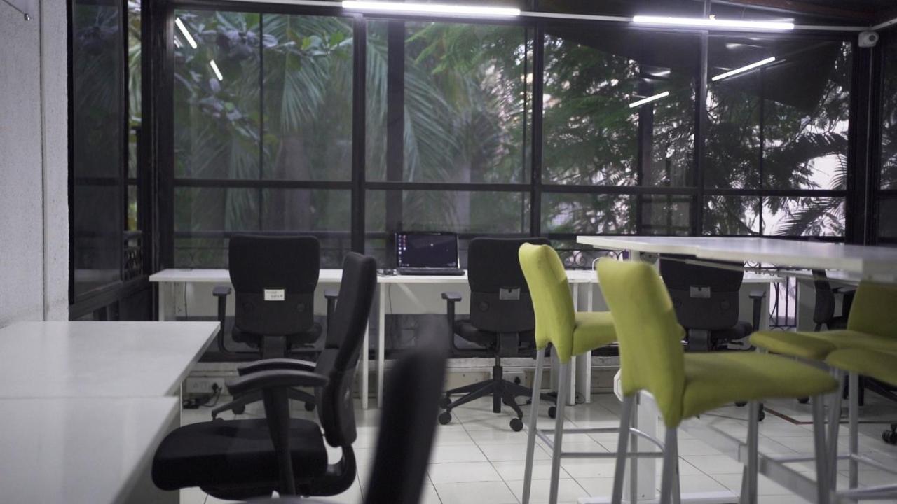 Hostel Lifespace- Twin Bungalow With Pods, Bunks, Private Rooms, Cowork & Cafe Pune Eksteriør billede