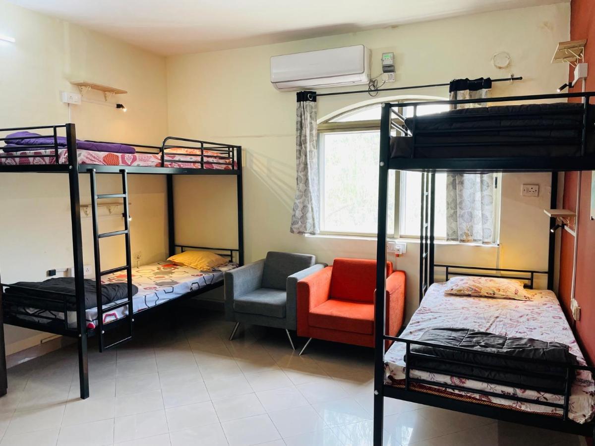 Hostel Lifespace- Twin Bungalow With Pods, Bunks, Private Rooms, Cowork & Cafe Pune Eksteriør billede