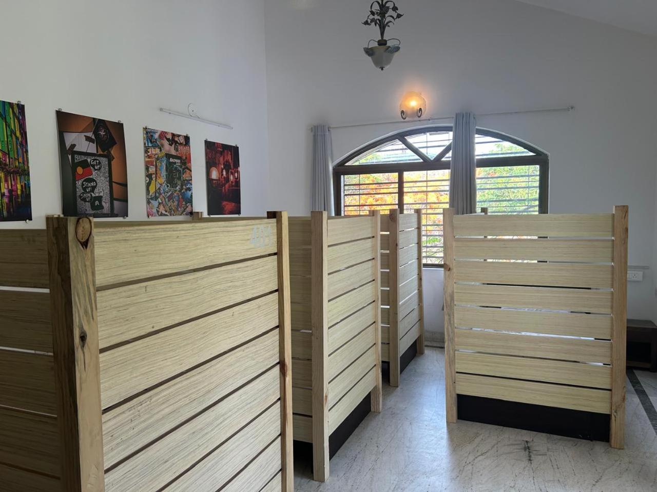 Hostel Lifespace- Twin Bungalow With Pods, Bunks, Private Rooms, Cowork & Cafe Pune Eksteriør billede