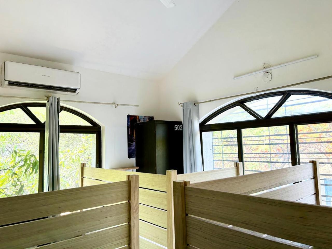 Hostel Lifespace- Twin Bungalow With Pods, Bunks, Private Rooms, Cowork & Cafe Pune Eksteriør billede