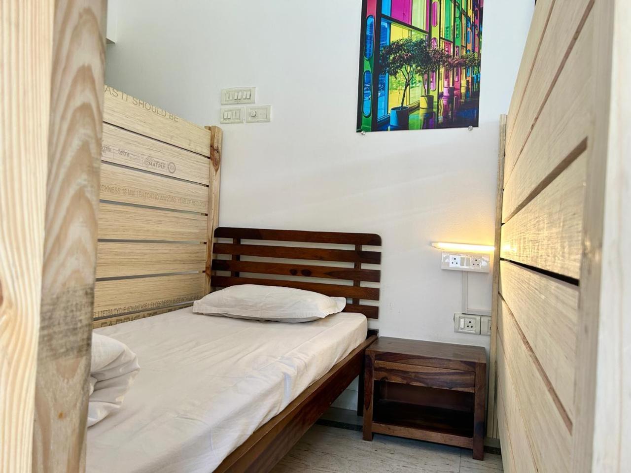 Hostel Lifespace- Twin Bungalow With Pods, Bunks, Private Rooms, Cowork & Cafe Pune Eksteriør billede