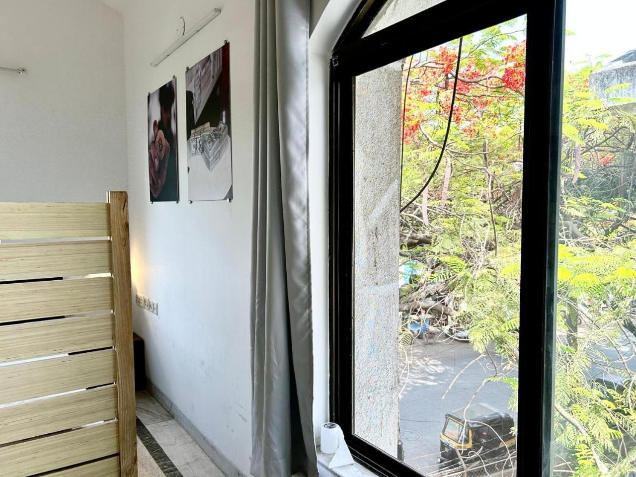 Hostel Lifespace- Twin Bungalow With Pods, Bunks, Private Rooms, Cowork & Cafe Pune Eksteriør billede